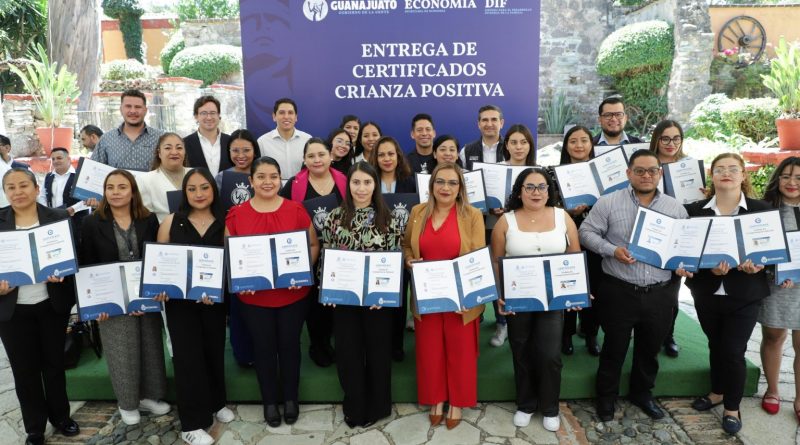 Entregan DIF Estatal y la Secretaría de Economía certificados a facilitadores de Crianza Positiva / @LibiaDennise @gobiernogto >>>