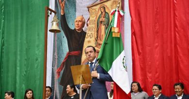 Dolores Hidalgo celebra con orgullo el Grito de Independencia junto a estudiantes / @AdrianBiz1 @DoloresHgoGto >>>