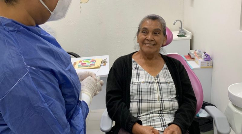 Mejora DIF Estatal la salud bucal de Mil 350 personas mayores con el programa Grandes Sonrisas / @LibiaDennise @gobiernogto >>>
